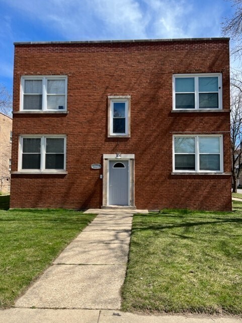 8835 Lavergne Ave in Skokie, IL - Building Photo
