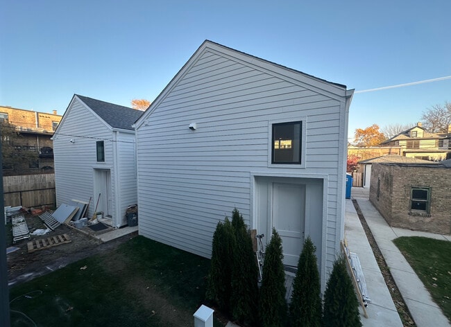 property at 4243 N Damen Ave