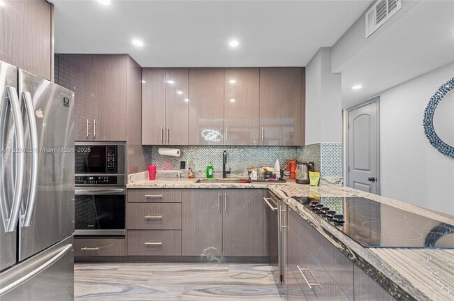 1345 Lincoln Rd, Unit 1105 in Miami Beach, FL - Building Photo - Building Photo