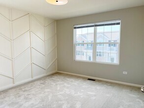 901 Bradford Dr in Naperville, IL - Building Photo - Building Photo