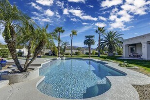 8704 E Los Gatos Dr in Scottsdale, AZ - Building Photo