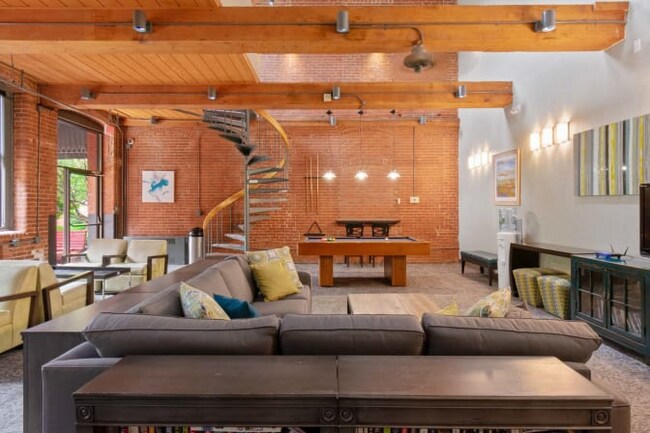 45 Willow St-Unit -340 in Springfield, MA - Foto de edificio - Building Photo