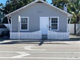 107 Stirling Rd in Dania Beach, FL - Building Photo