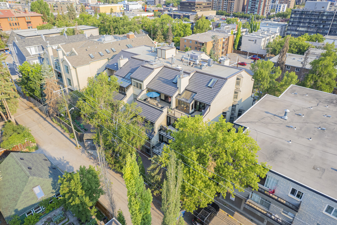1229 Cameron Ave SW in Calgary, AB - Building Photo