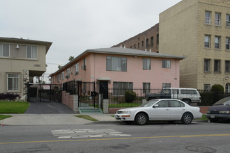 1524 N Hobart Blvd in Los Angeles, CA - Building Photo - Building Photo