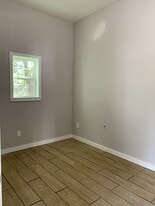 3210 N 77 Sunshine Strip, Unit 3210 Apt B in Harlingen, TX - Building Photo