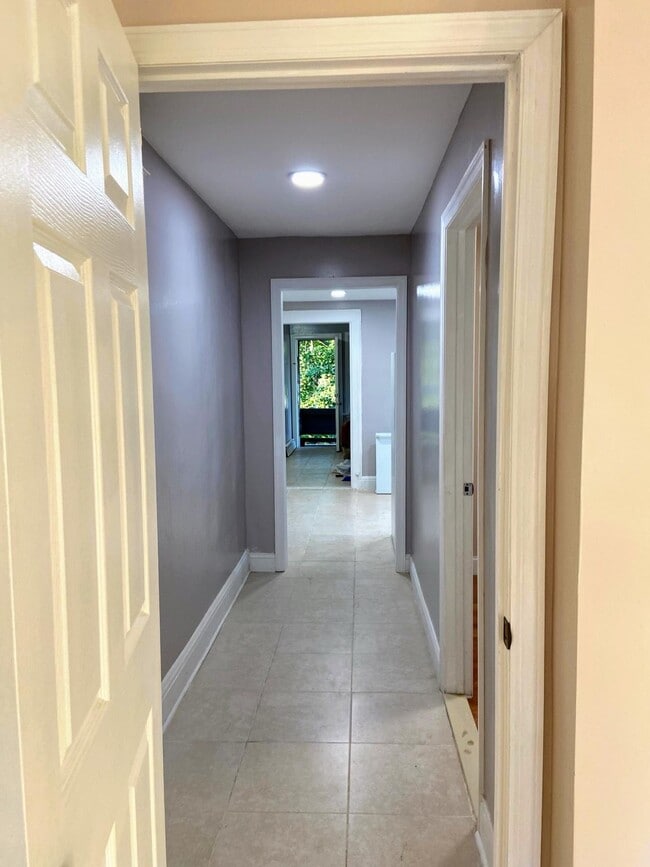 327 Stebbins Pl, Unit 2R