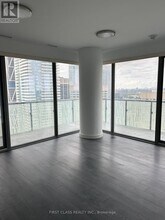 50 Charles St E in Toronto, ON - Building Photo - Building Photo