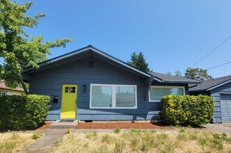 10027 SE Harold St in Portland, OR - Building Photo - Building Photo