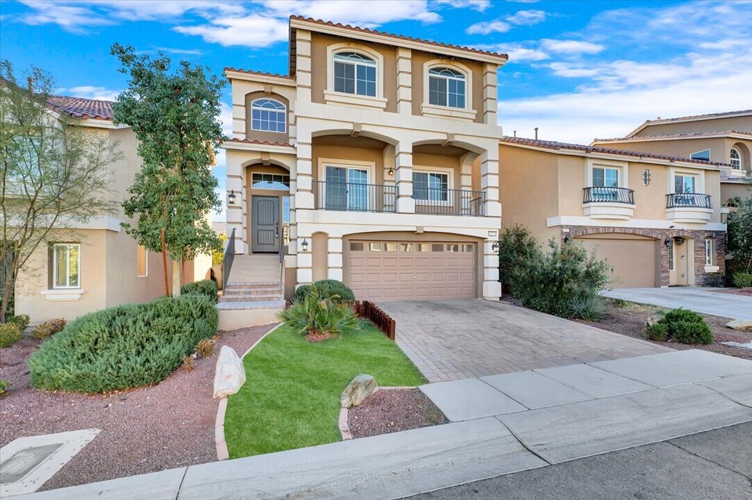 6779 Philharmonic Ave in Las Vegas, NV - Building Photo