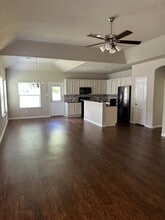 909 Jefferson Ave in Cleveland, TX - Building Photo - Building Photo