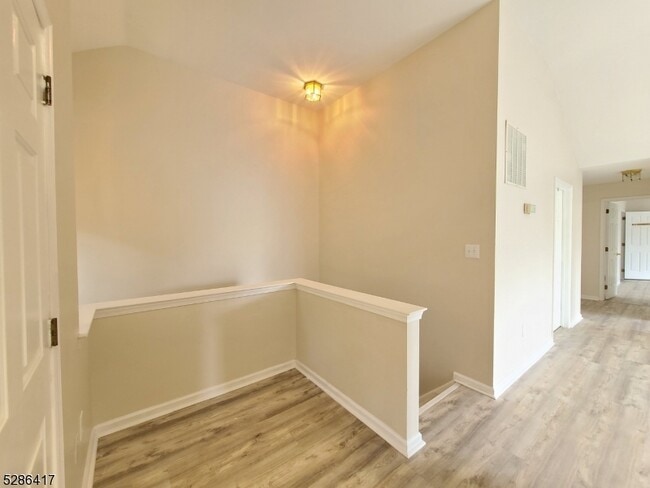 85 Williamson Ct in Bridgewater, NJ - Building Photo - Building Photo