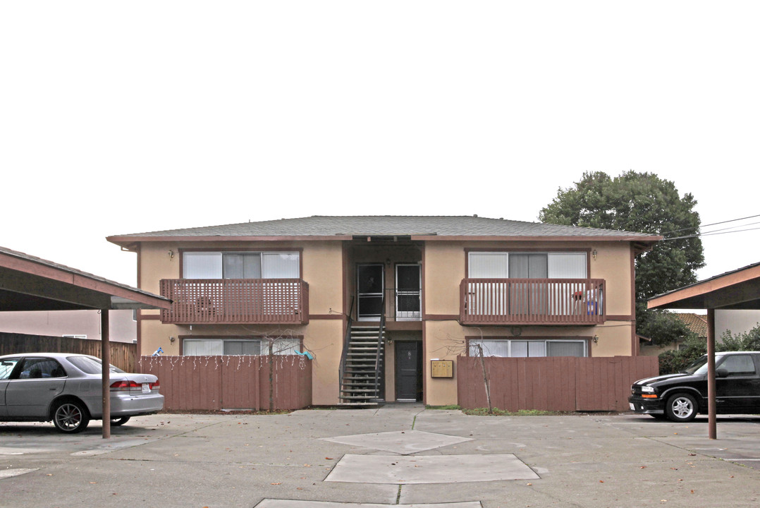 1141 Sunnyslope Rd in Hollister, CA - Building Photo