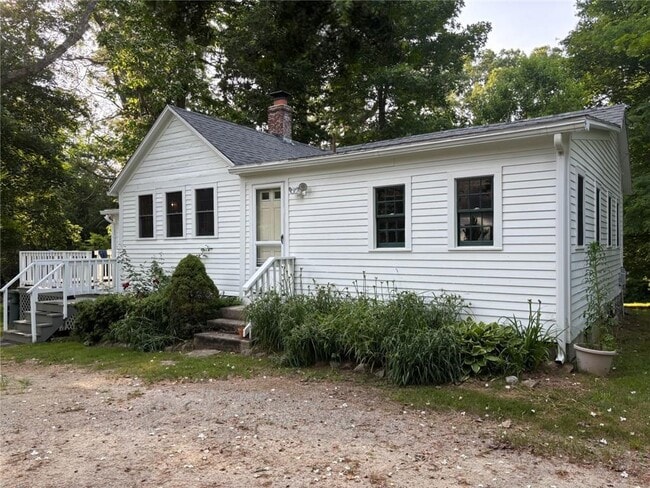 7042 Flat River Rd in Coventry, RI - Building Photo - Building Photo
