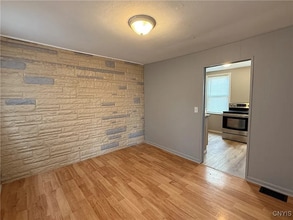 261 W 5th St in Oswego, NY - Building Photo - Building Photo