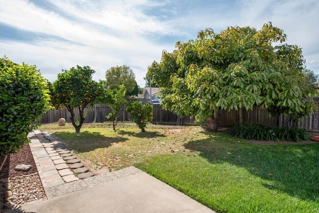 5076 Walnut Park Dr in Santa Barbara, CA - Building Photo - Building Photo