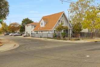 2553 Lexington St in Sacramento, CA - Foto de edificio - Building Photo