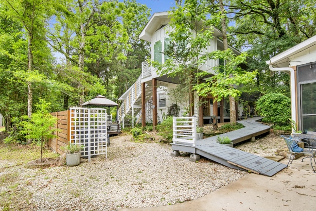 571 Dogwood Ave in Fairhope, AL - Foto de edificio - Building Photo