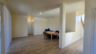 1241 Vinetree Dr in Brandon, FL - Building Photo