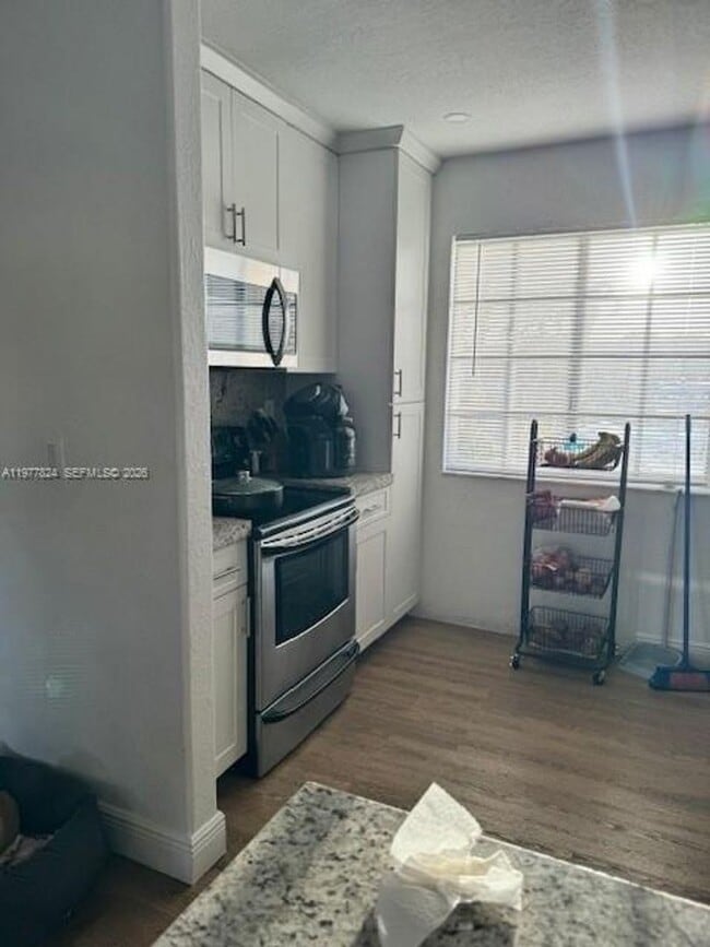 1325 W 4th Ln in Hialeah, FL - Building Photo - Building Photo