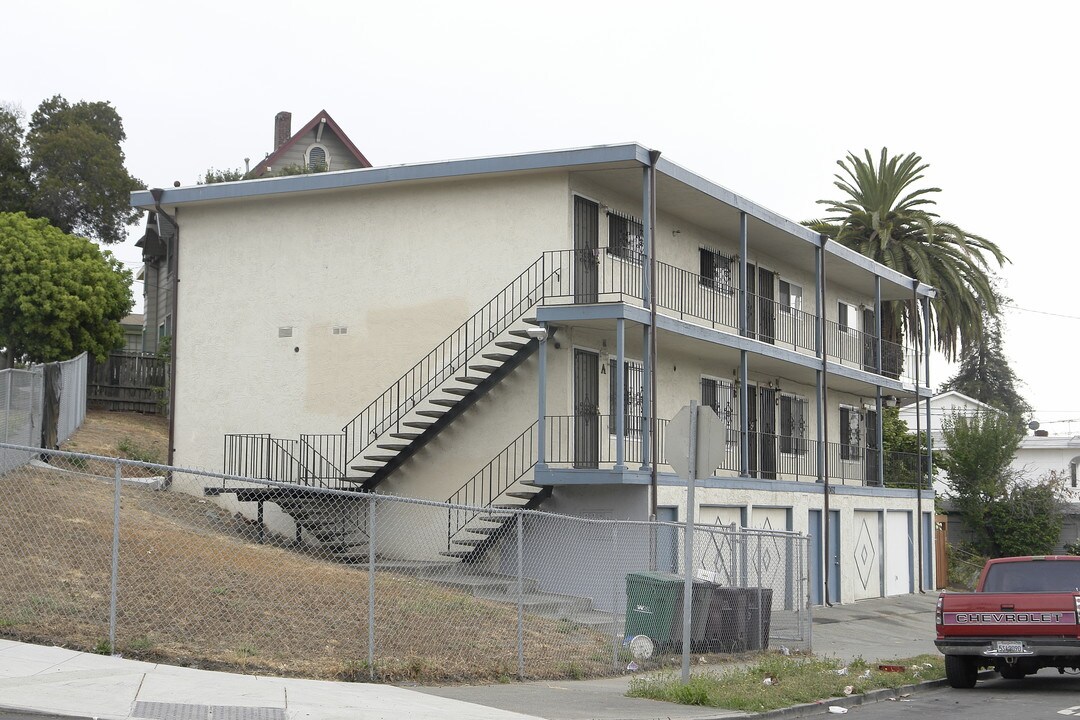 2215 E 25th St in Oakland, CA - Foto de edificio