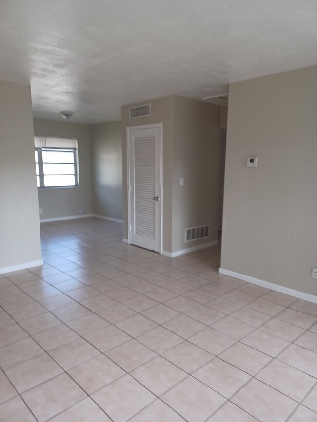 5900 NW 16th Pl, Unit 2 in Sunrise, FL - Foto de edificio - Building Photo