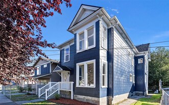 1214 S 8th St in Tacoma, WA - Building Photo