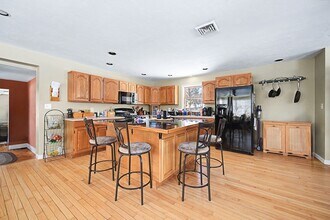 268 Wood St in Hopkinton, MA - Building Photo - Building Photo