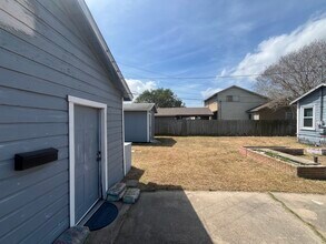 609 Collingswood Dr, Unit Apartment in Corpus Christi, TX - Building Photo - Building Photo