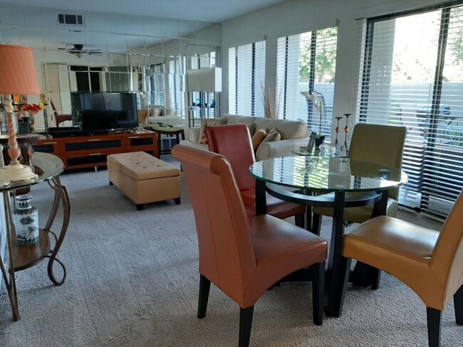 1100 E Amado Rd in Palm Springs, CA - Building Photo - Building Photo