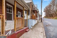 134 1/2 W Spruce St photo'