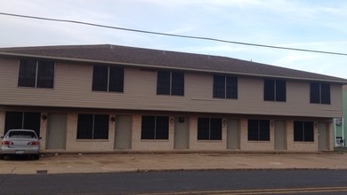 900 E South St in Kilgore, TX - Foto de edificio - Building Photo