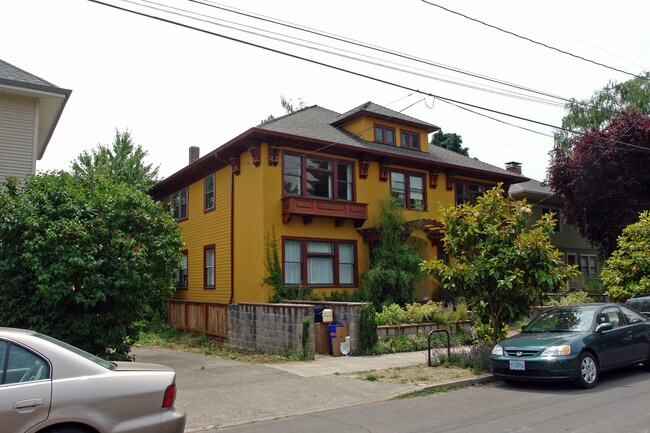 Santa Lucia Apartments in Portland, OR - Foto de edificio - Building Photo