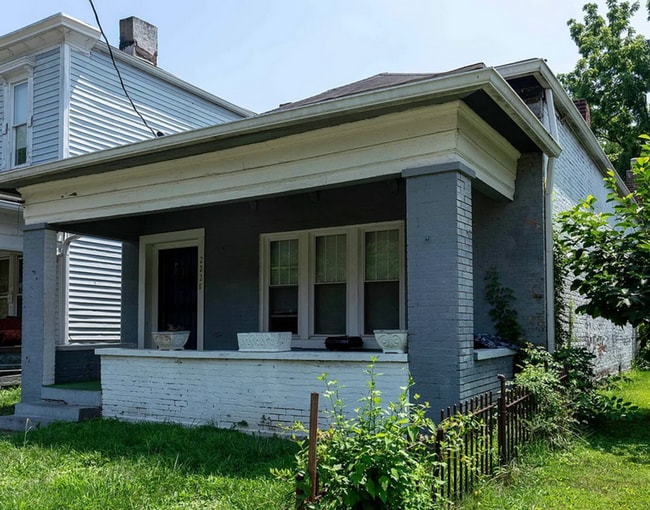 property at 2228 W Madison St