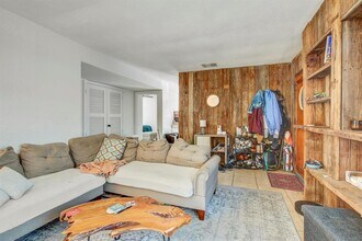 3317 S Oak Dr in Austin, TX - Building Photo - Building Photo