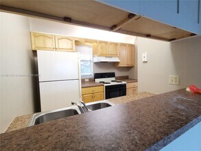 10179 Twin Lakes Dr in Coral Springs, FL - Building Photo - Building Photo