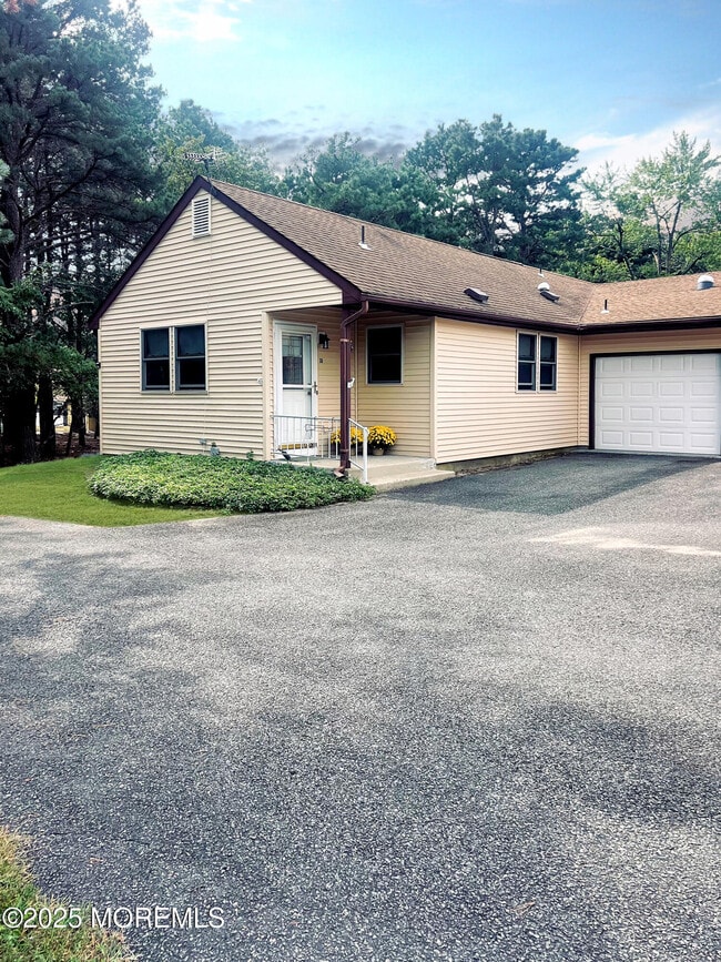 property at 3D Quincy Dr