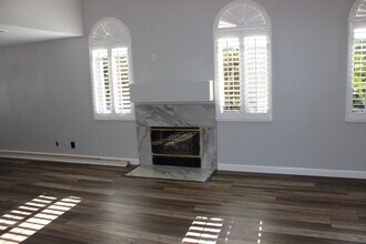 9165 1/2 Noble Avenue in Los Angeles, CA - Building Photo - Building Photo