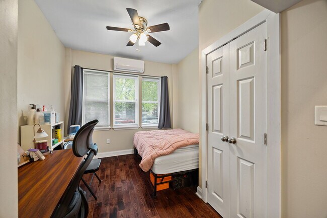 4633 Walnut St, Unit B in Philadelphia, PA - Building Photo - Building Photo