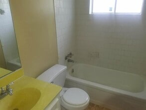 9332 Tooley Dr in Houston, TX - Building Photo - Building Photo