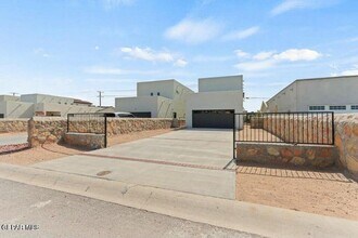 14679 Pebble Hills Blvd in El Paso, TX - Building Photo - Building Photo