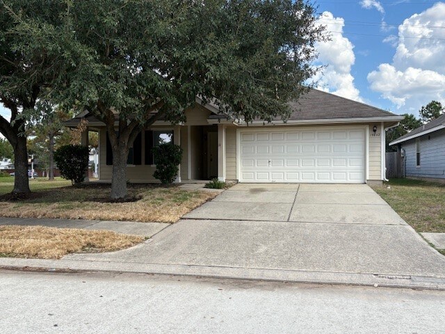 19802 Falling Stream Dr in Tomball, TX - Building Photo