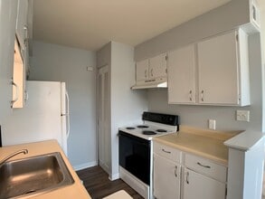 Somerset Villa in Lee's Summit, MO - Building Photo - Building Photo