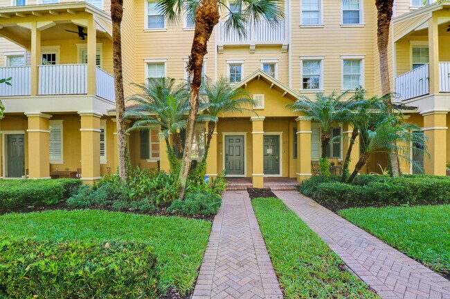 123 E Thatch Palm Cir in Jupiter, FL - Building Photo - Building Photo