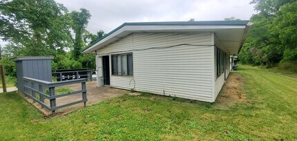 203 Woods Edge in Finleyville, PA - Building Photo - Building Photo