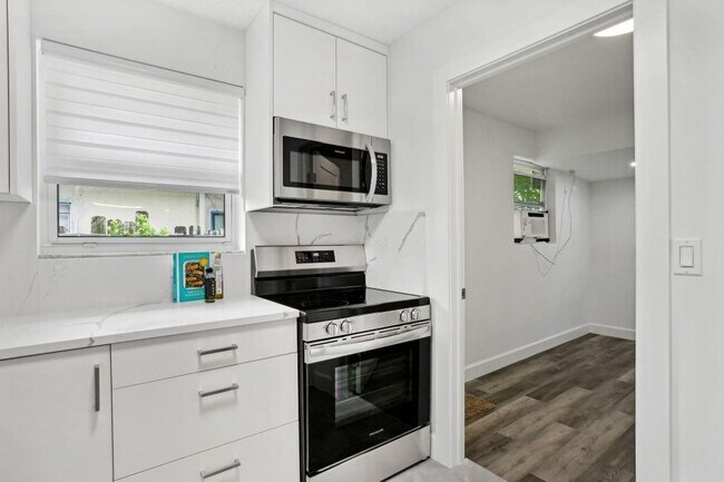 604 SE 4th Ave in Delray Beach, FL - Building Photo - Building Photo