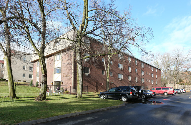 The Harwicke Apartments in West Hartford, CT - Foto de edificio - Building Photo