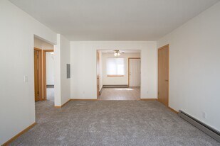 2411 Brentwood Pkwy in Madison, WI - Building Photo