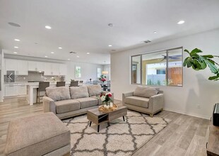 239 Treasure Dr in San Marcos, CA - Building Photo - Building Photo