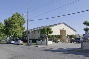 Bonnie Doone Apartments in Salinas, CA - Building Photo